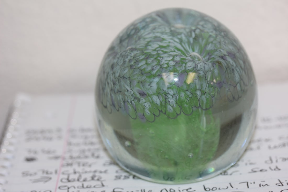 Kerry Art Glass Paperweight: 3 1/8" tall