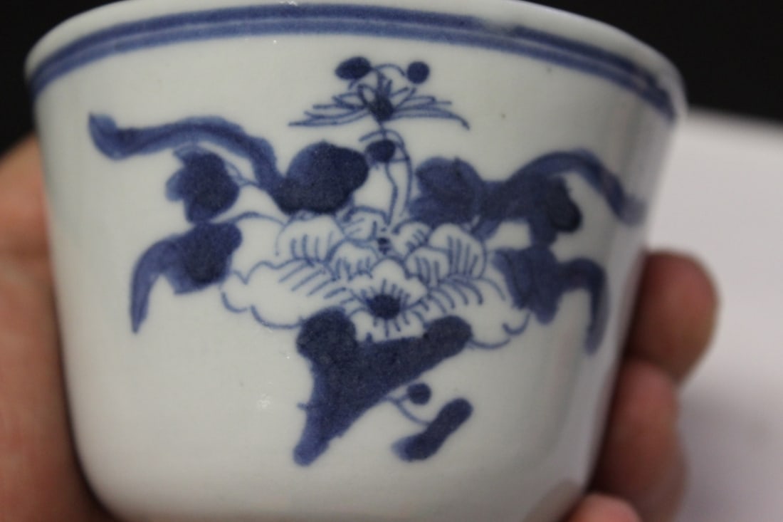 A Small Chinese Blue and White Cup - 6