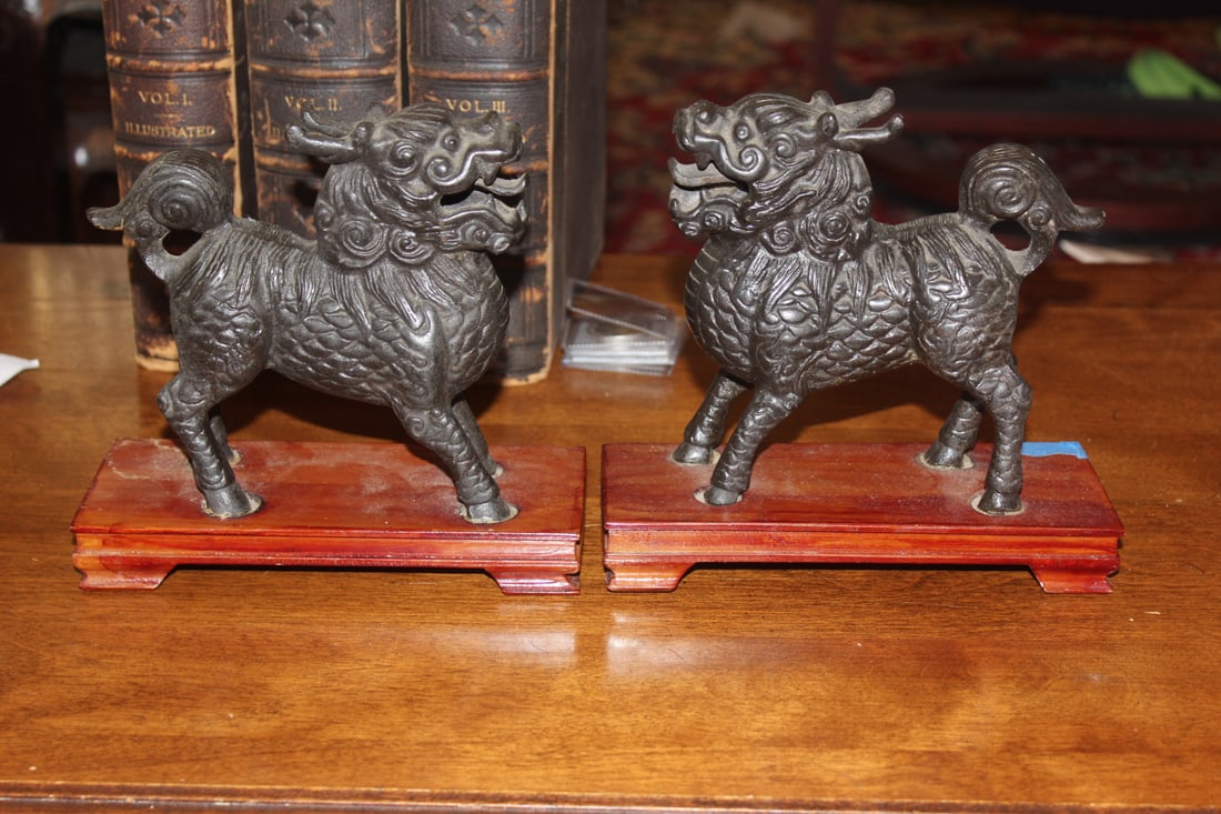 Pair of Chinese Metal Foo Lions on Stand (1 of 6)