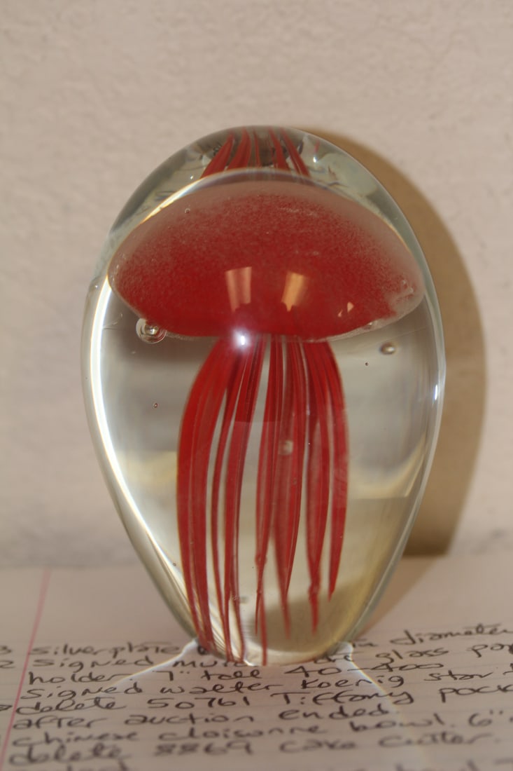 Jelly Fish Art Glass Paperweight: 4" tall