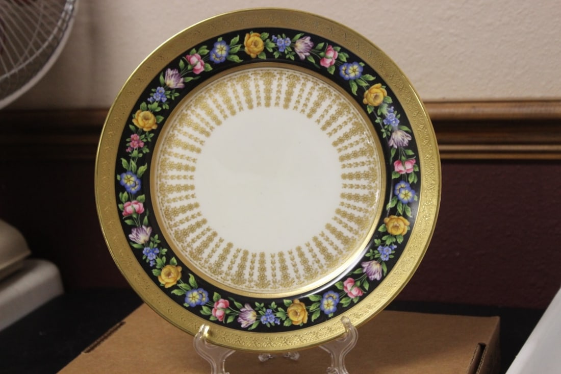 A Limoge G.Ahrenfeldt Plate: 10 3/8" in diameter