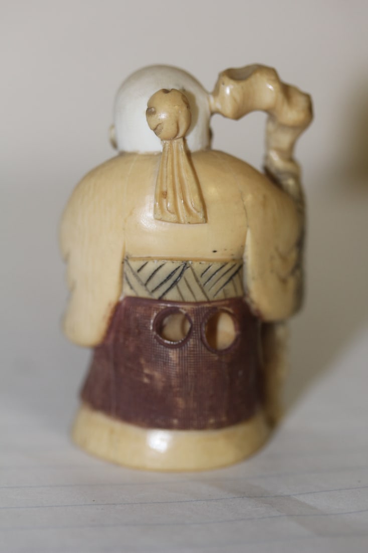 Signed Japanese B o n e Netsuke - 2