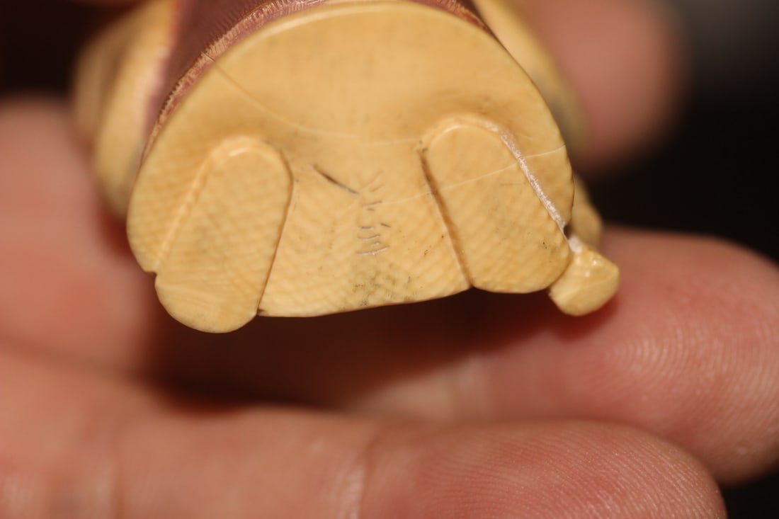 Signed Japanese B o n e Netsuke - 4