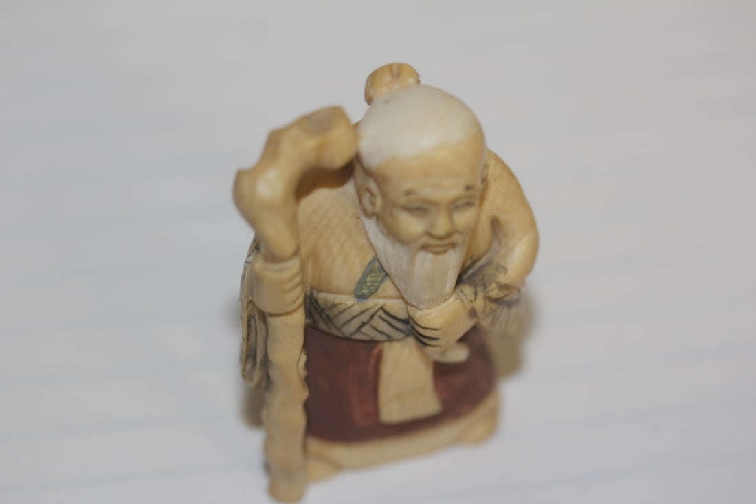 Signed Japanese B o n e Netsuke - 8
