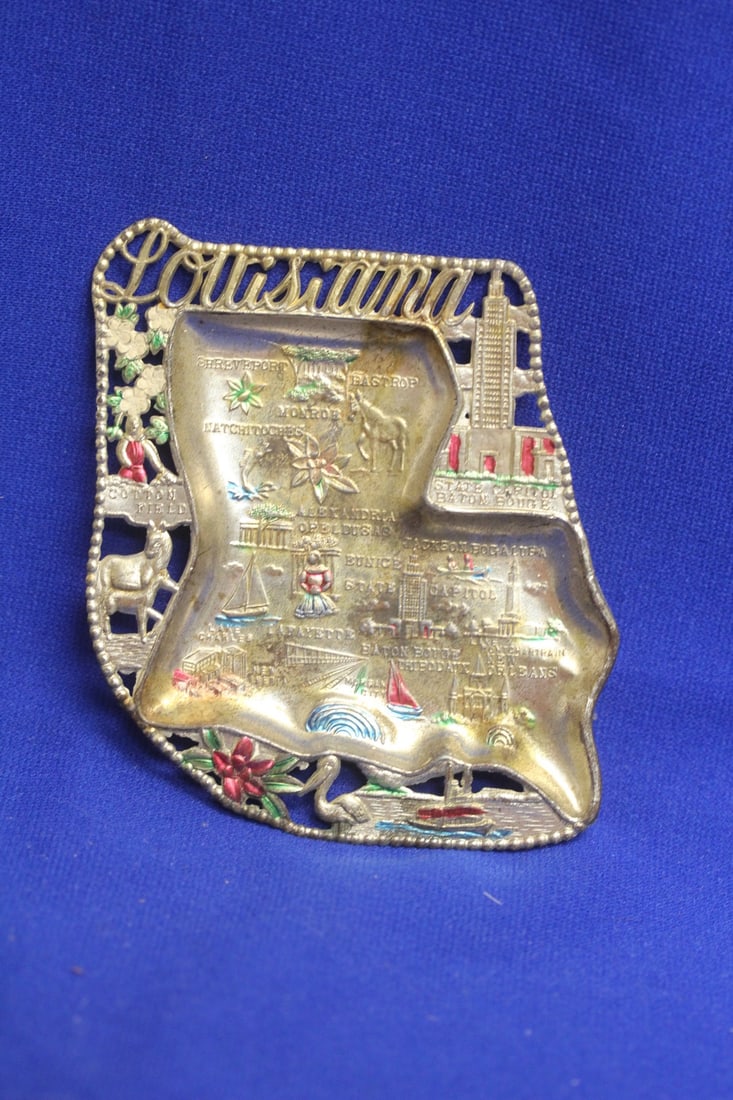 A Louisana Souvenir Metal Ashtray: as shown