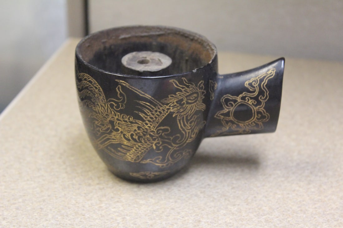 Antique/Vintage Lacquer Dragon Smoke Pipe: 2 3/4" tall