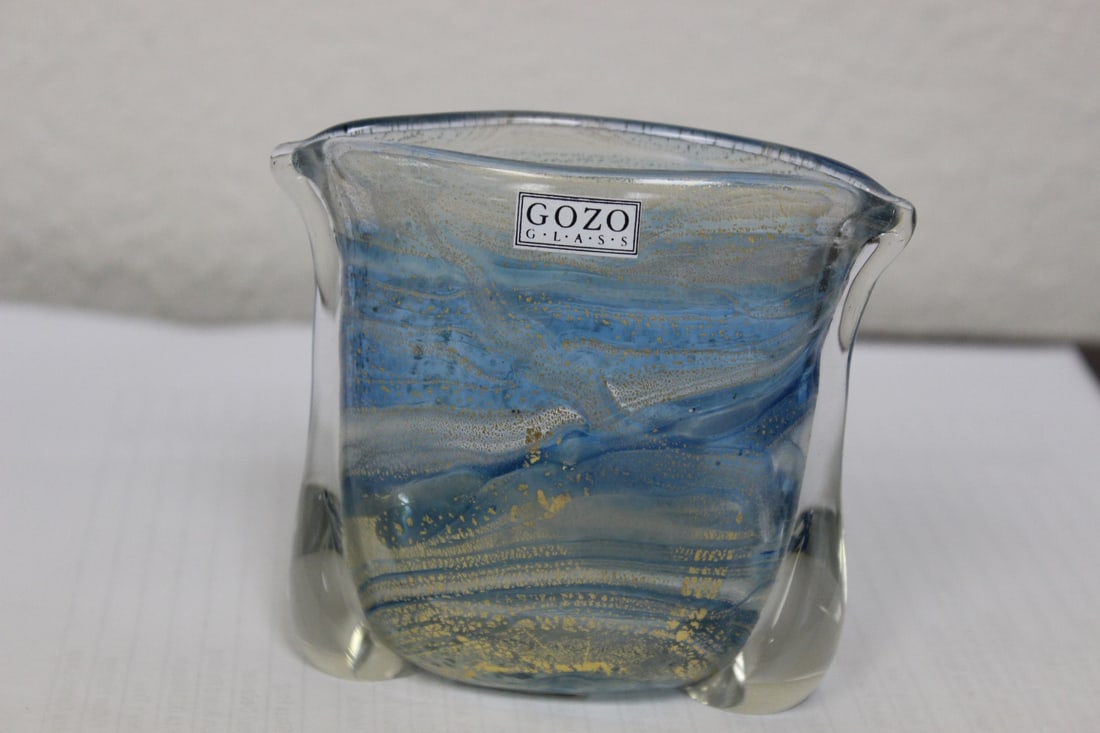 A Gozo Art Glass Vase: 3 1/4" tall