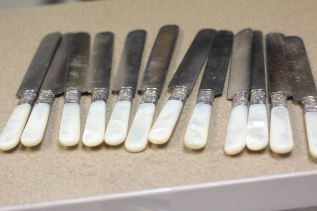 Set of 12 Sterling Band Butter Knives (1 of 7)