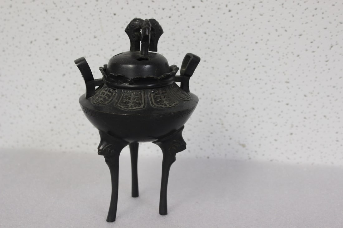 A Chinese Bronze Urn: Old - 7 1/8" tall