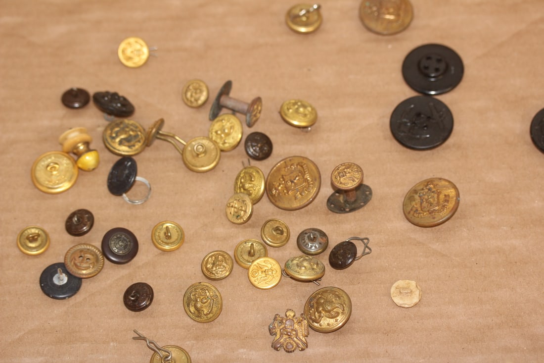 Lot of Military Buttons (1 of 7)