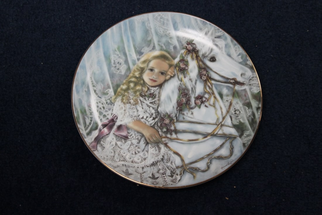 Collector's Plate by Corinne Layton "Tess": 8 1/2" in diameter