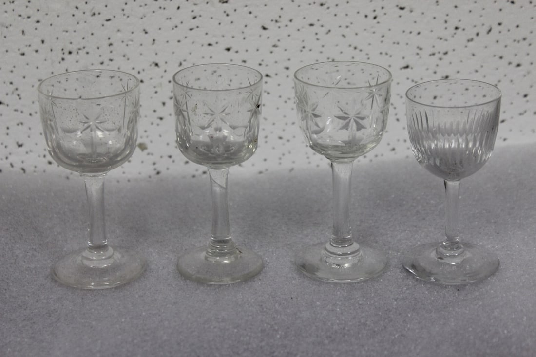 Lot of 4 Cut Glass Small Stem Cup (1 of 6)