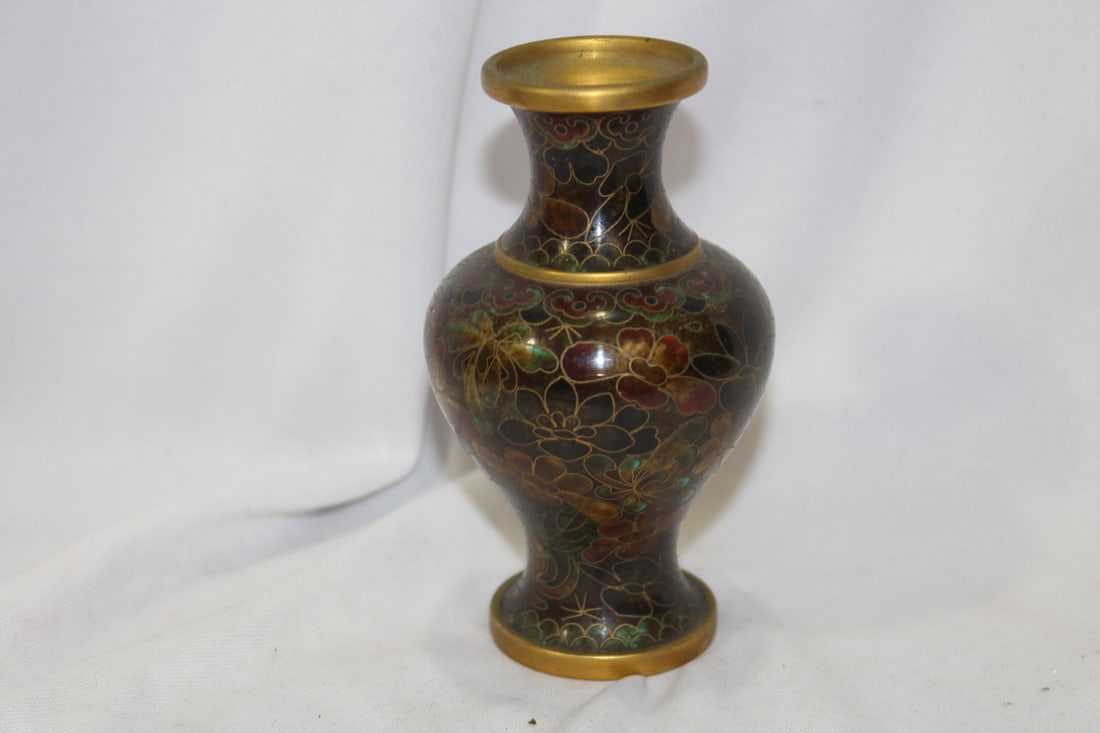 A Small Cloisonne Vase: 4" tall