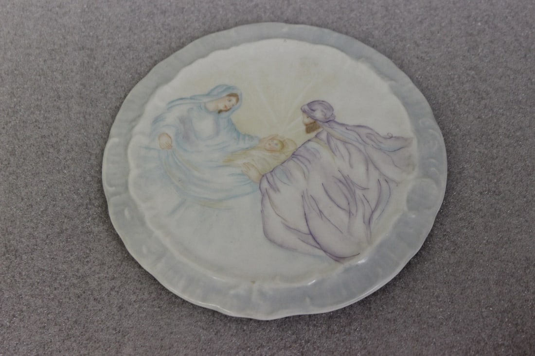 A Vintage Nativity Scene Plaque (1 of 4)