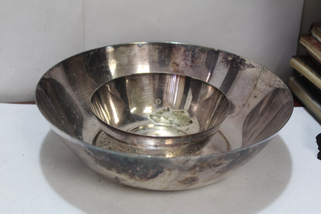 Lot of 2 Silverplated Bowl: larger one is Gorham, measures 9" in diameter