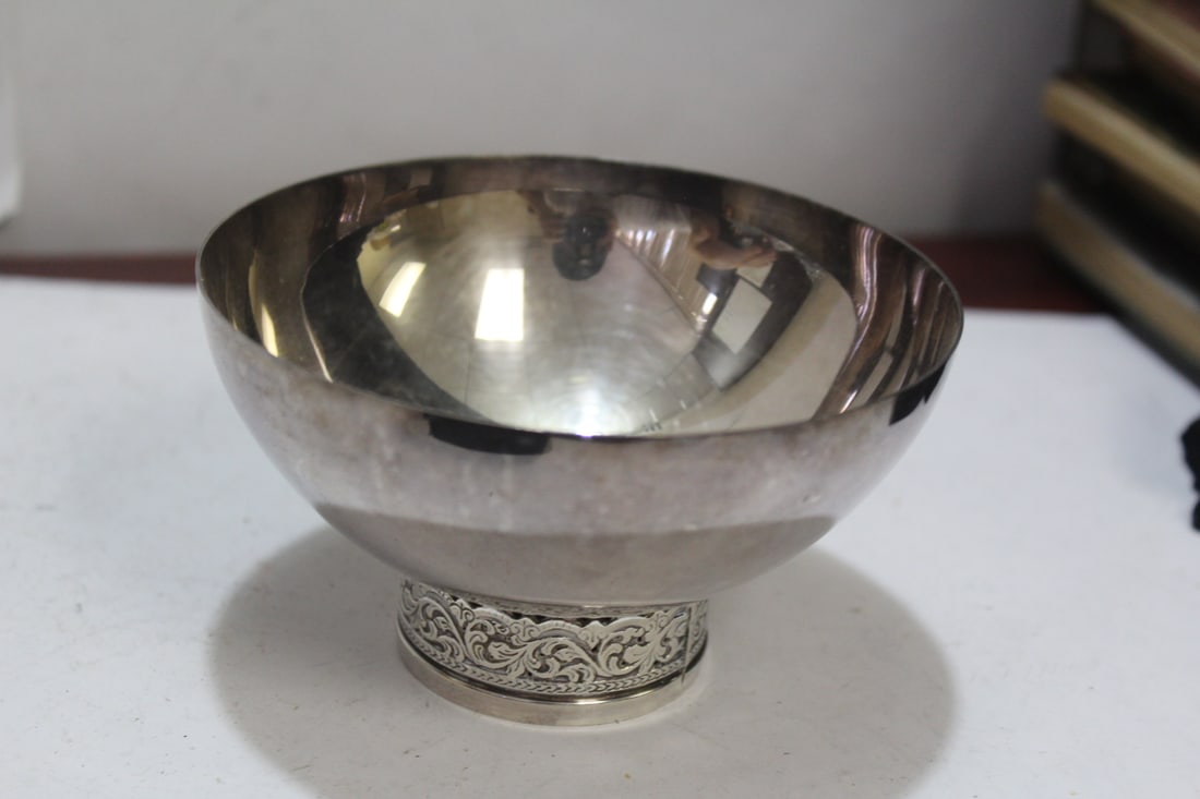 A Small Silverplated Bowl (1 of 6)