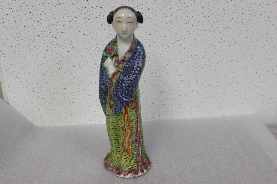 An Antique/Vintage Chinese Porcelain Statue (1 of 5)