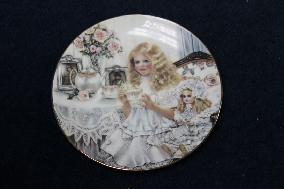 Collector's Plate "Victoria" by Corinna Layton: 8 1/2" in diameter