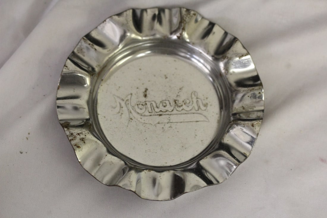 A Vintage Metal Ashtray (1 of 4)