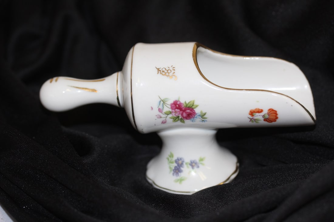 Porcelain Salt or Spice Spoon: 5 1/4" long