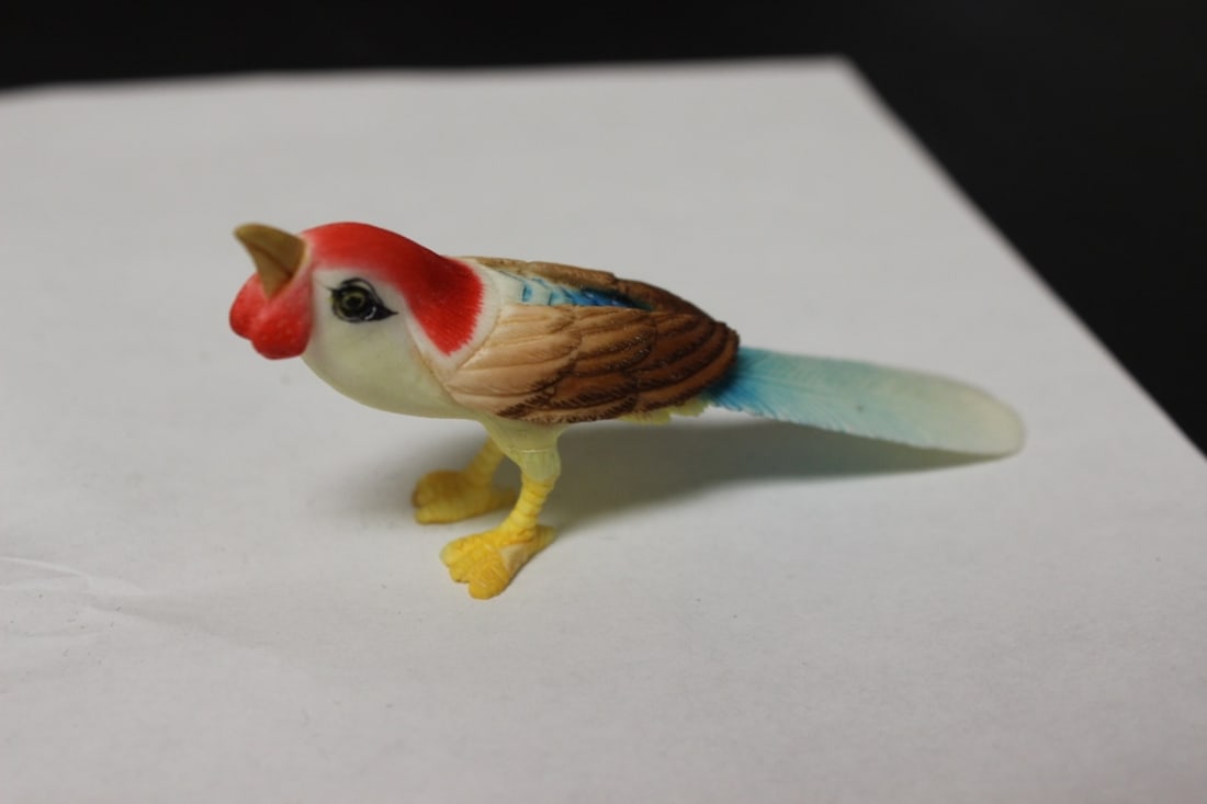 A Beautiful Polychrome Well Carved Bird: 3 1/2" long - bone construction