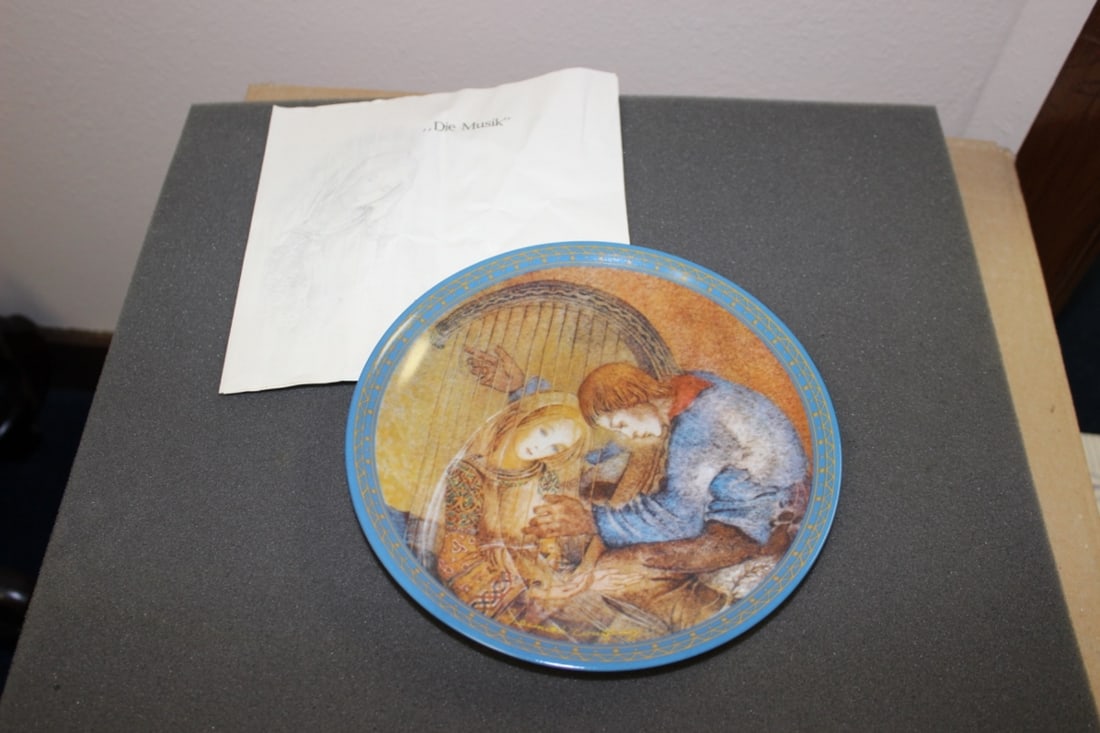 Collector's Plate "The Music": 7 3/4 inches in diameter - boxed