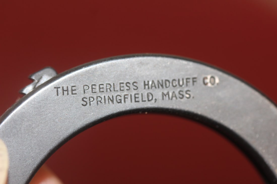 Peerless Handcuff with Leather Pouch - 2