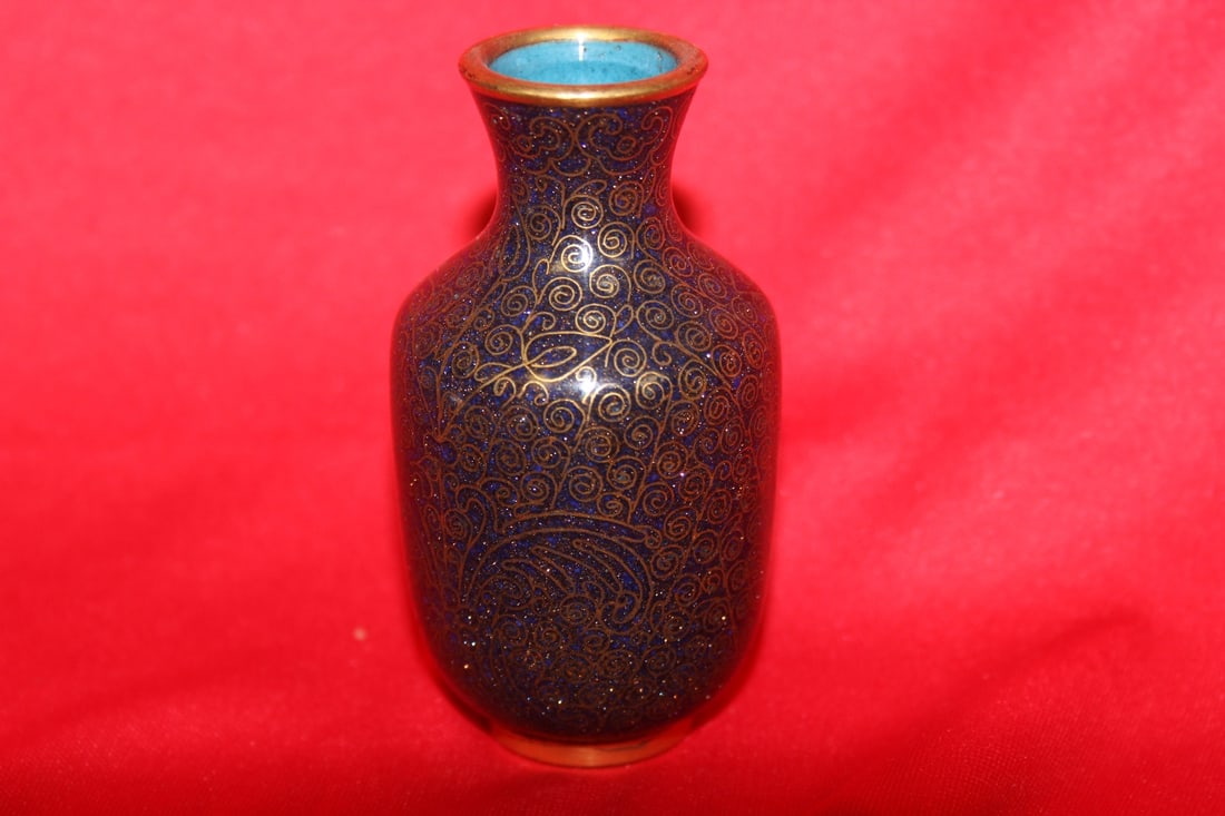 A Closionne Small Vase: 3" tall - well made