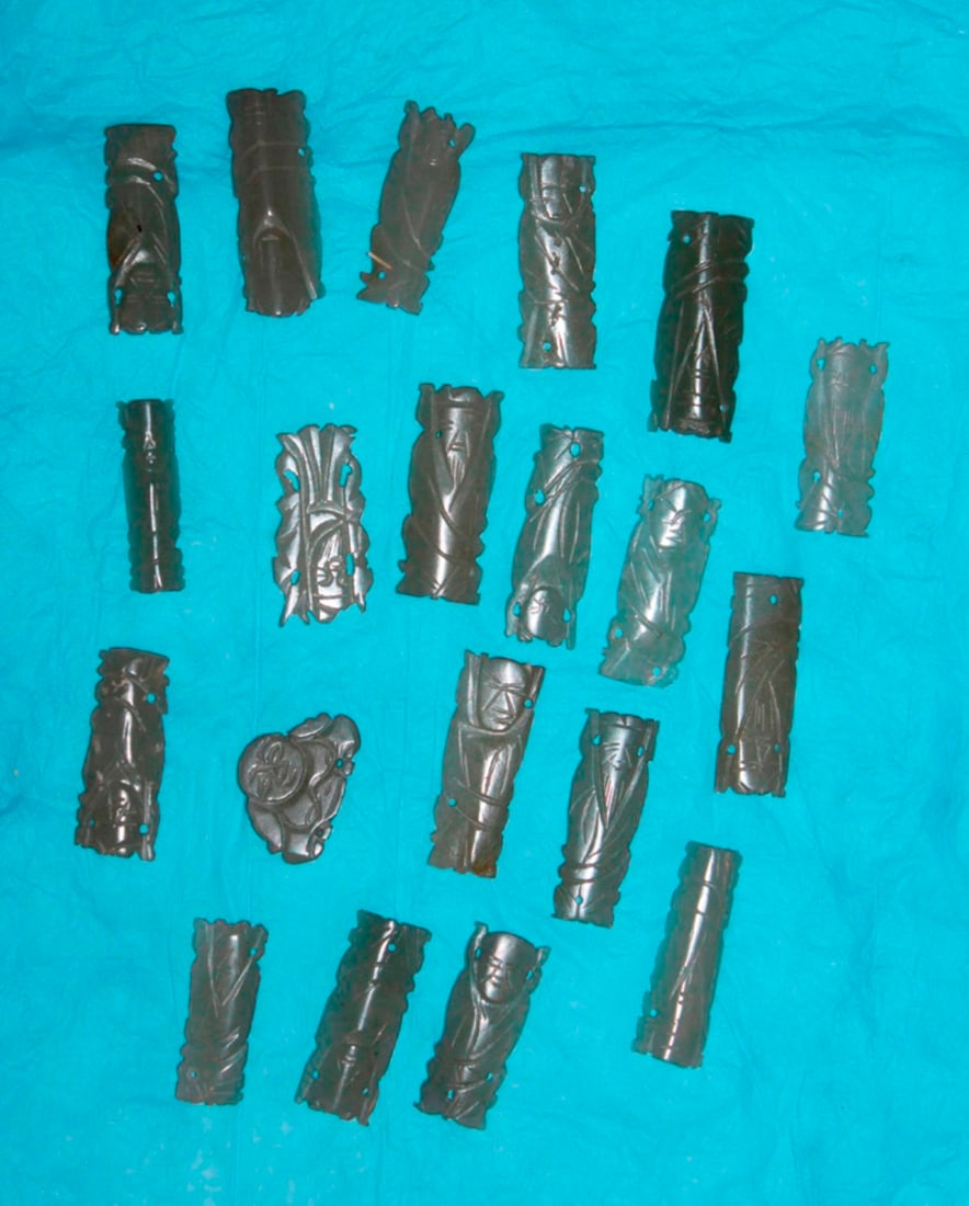 Lot of 20 Antique / Vintage Carved Jade Artlces (1 of 7)