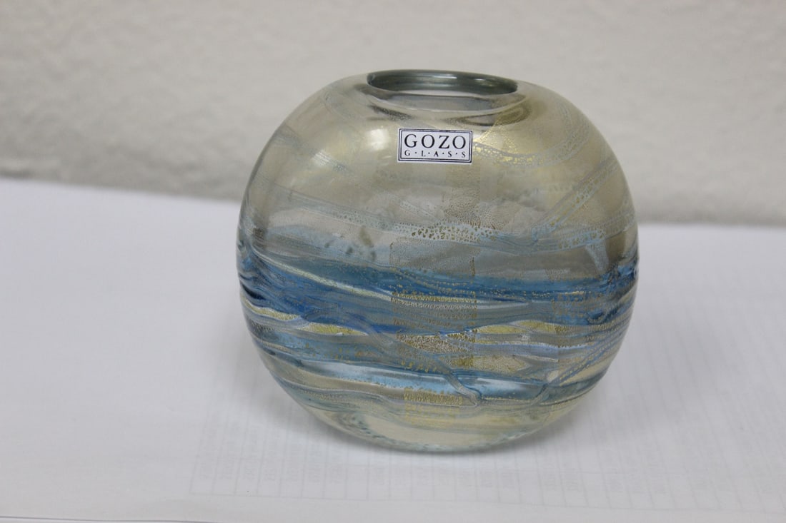 A Gozo Art Glass Vase: 3 3/4" tall