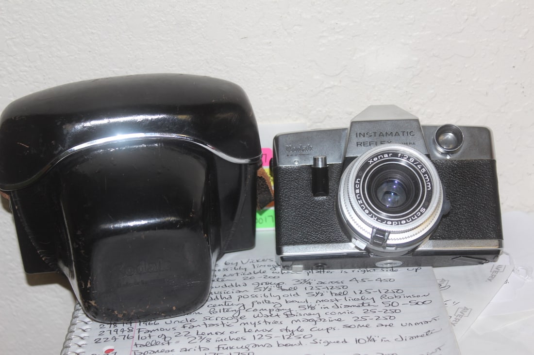 Kodak Camera: with leather case - please note: not tested to see if works or not