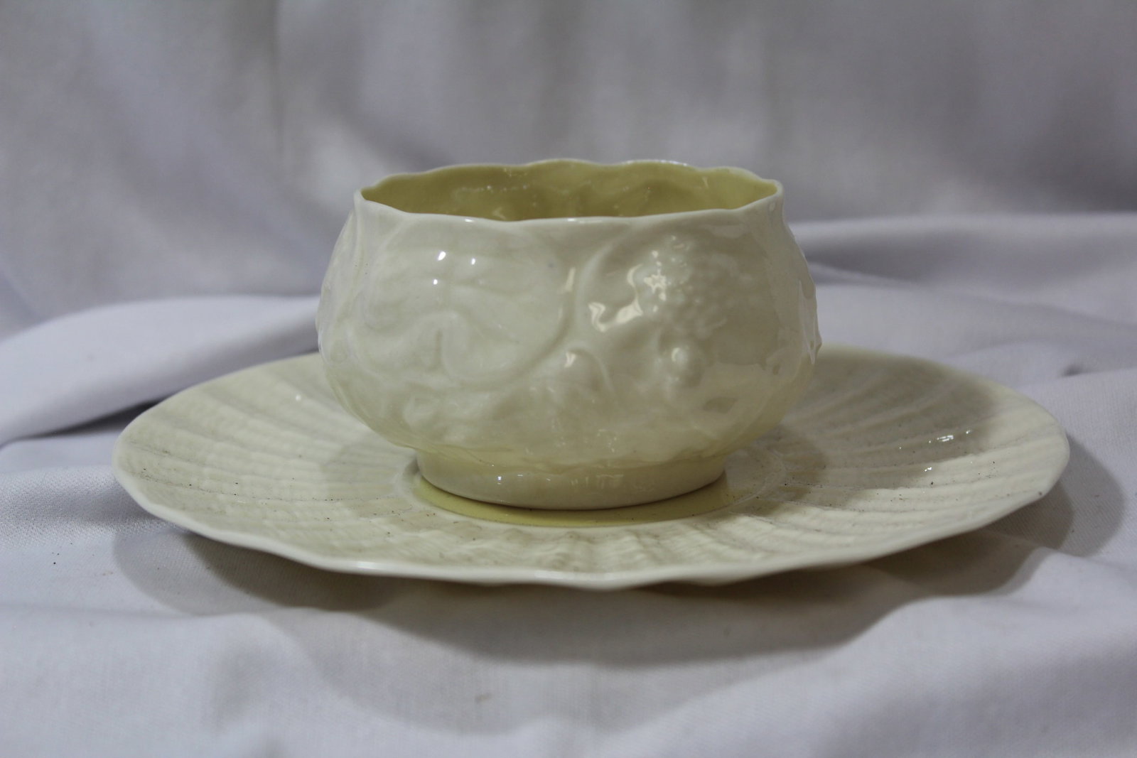 Lot of Two Belleek Articles: plate: 6 7/8" in diameter