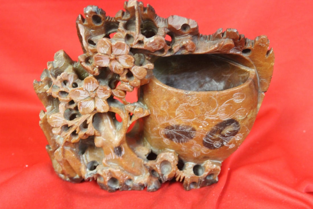 A Vintage Chinese Siao Stone Vase: please note: chip - 6 1/4" across
