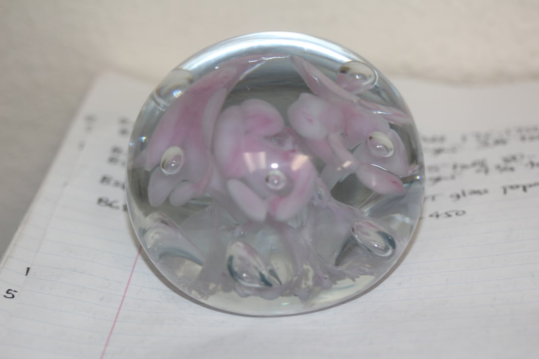 Signed Dunlay Art Glass paperweight: 3 1/2" in diameter