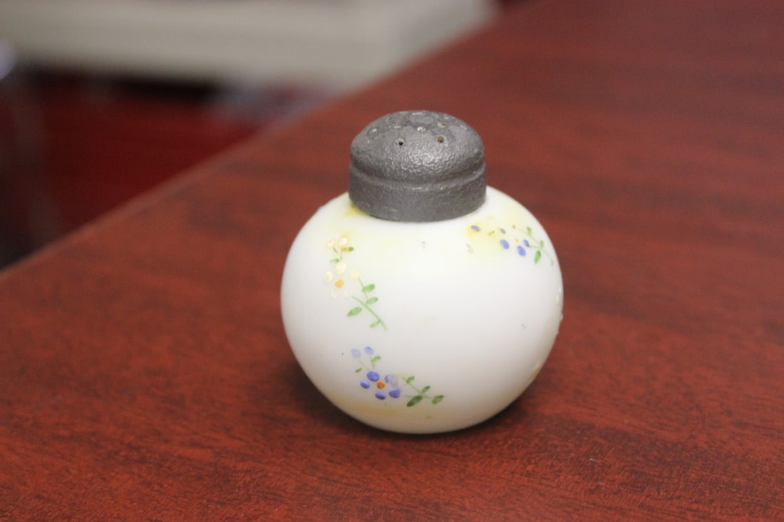 A Mount Washington Glass Shaker: 2 3/8" tall