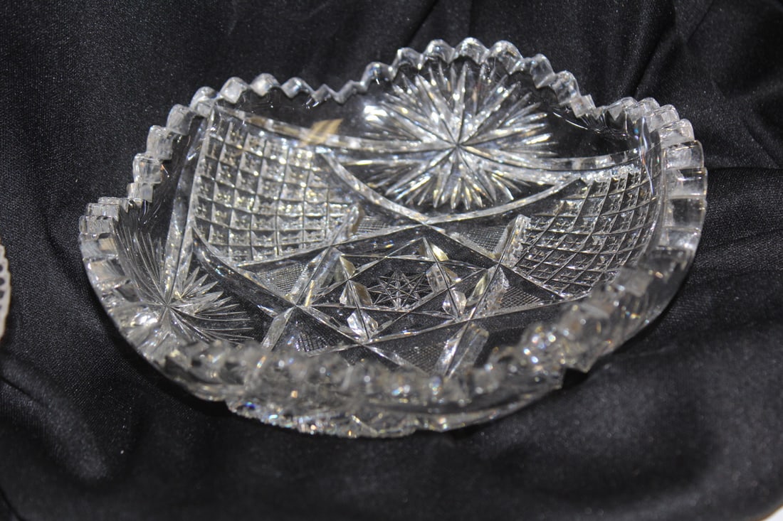 A Cut Glass Bowl: 6" in diameter