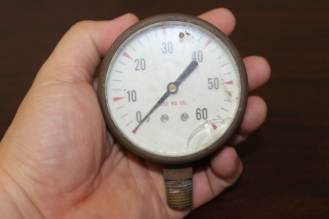 A Vintage Oil Gauge (1 of 6)