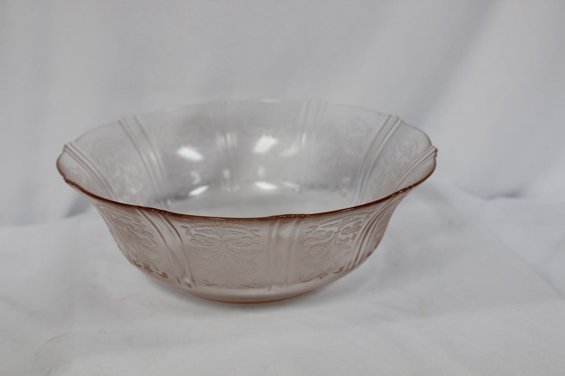 A Pink Depression Glass Bowl: pattern unknown - 8 5/8" in diameter