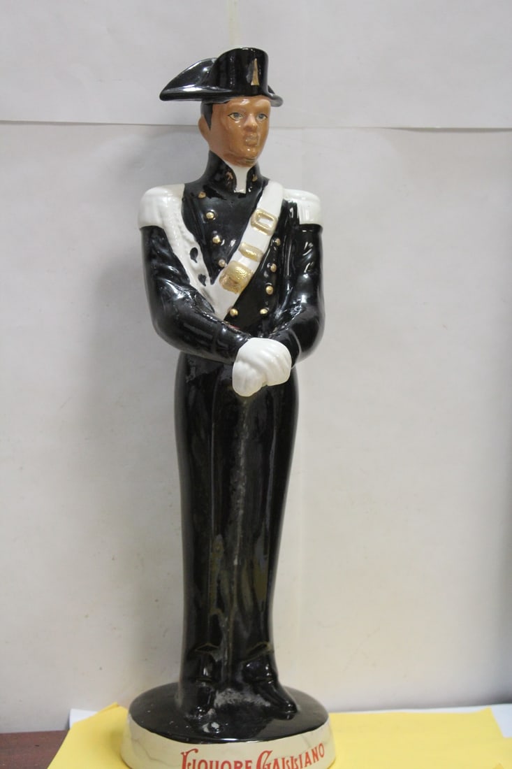 Liquore Galliano Ceramic Figure Bottle (1 of 10)