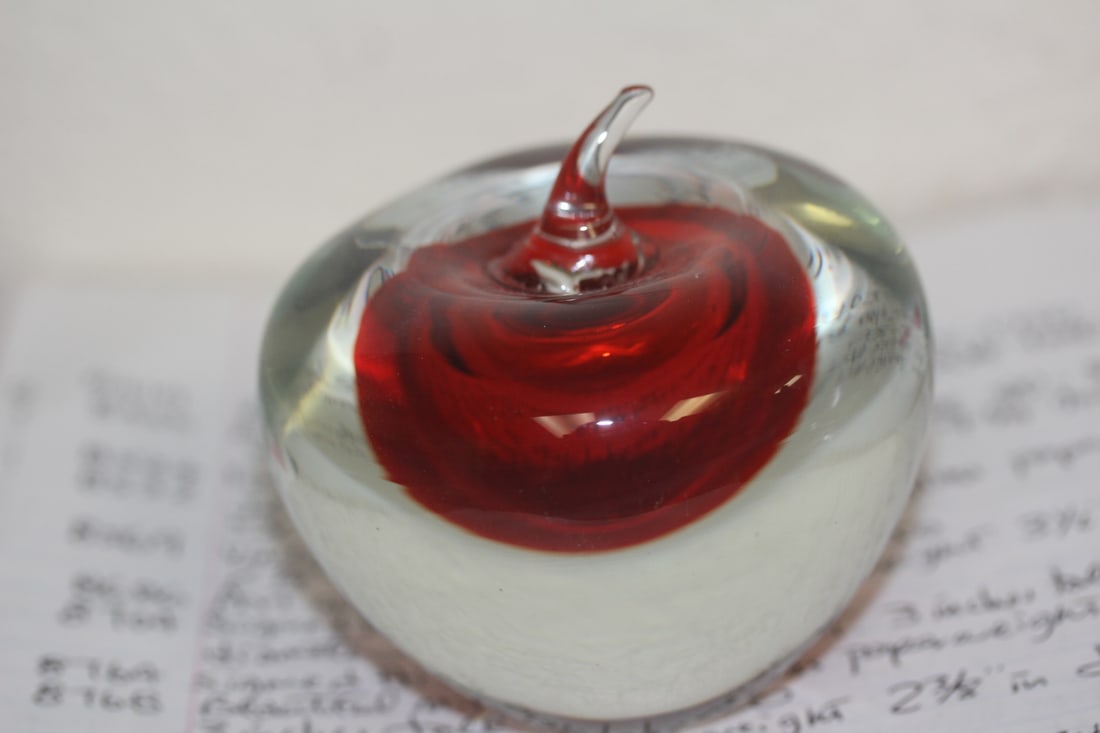 Art Glass Apple: 3 1/4" wide
