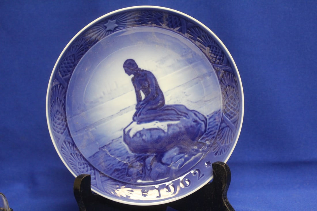 A 1962 Royal Coppenhagen Collectors Plate: 7 1/4" in diameter