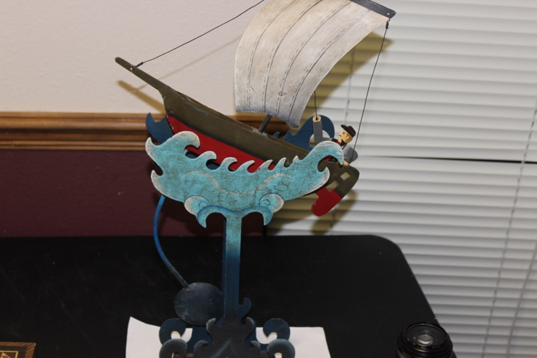A Mobile Balancing: Approximately 21 1/2" tall when put together - very nice