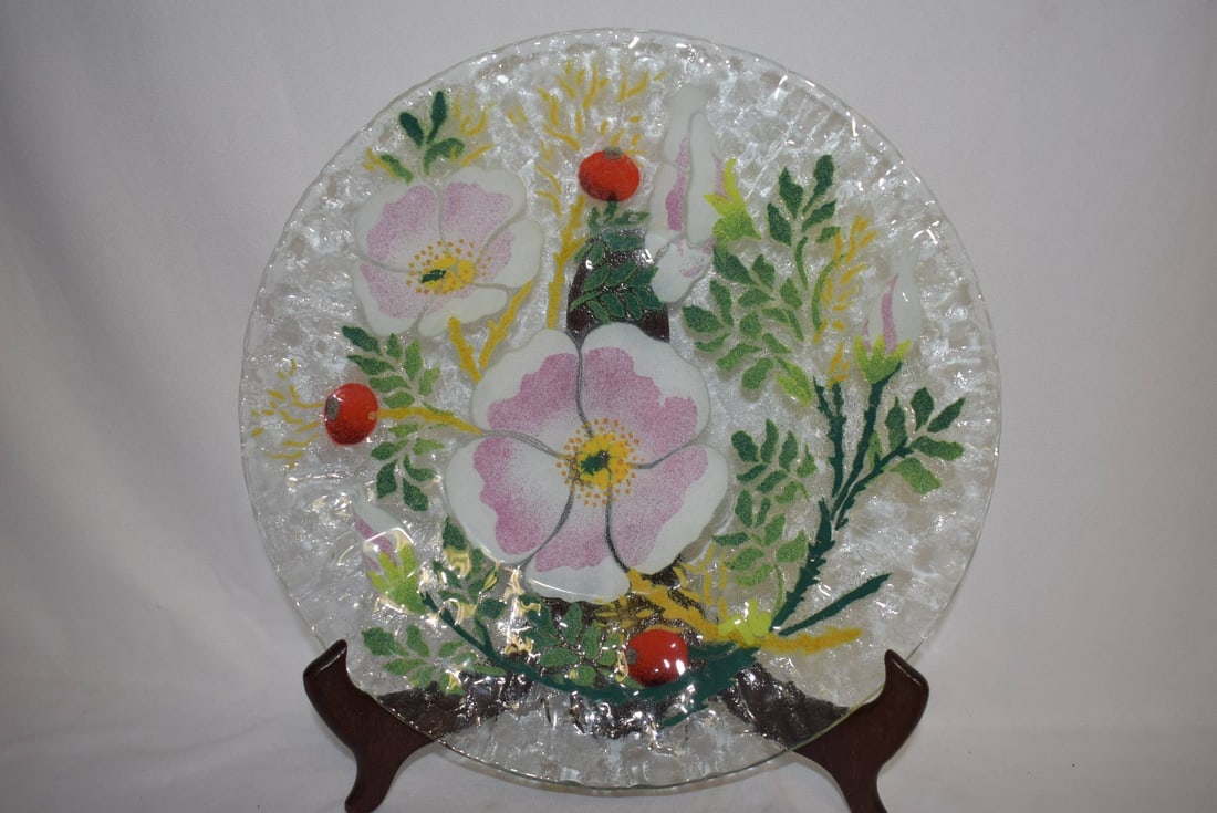 An Enamel Glass Plate: 10" in diameter