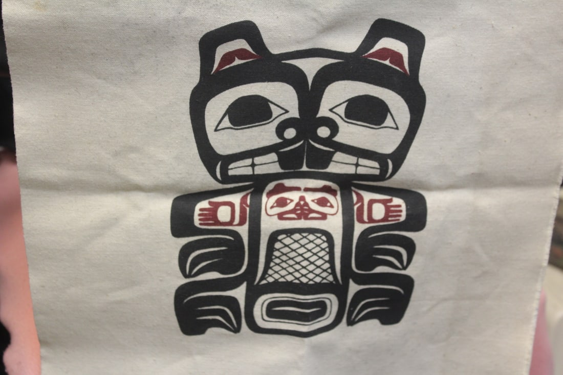 Canadian Indian print/artwork on cloth: Unframed 19 1/4" x 14 3/4"