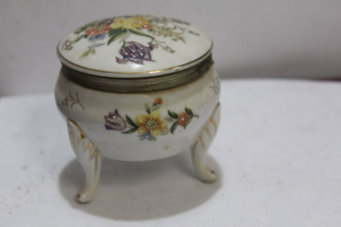 A 3-Footed Ceramic Box - 4