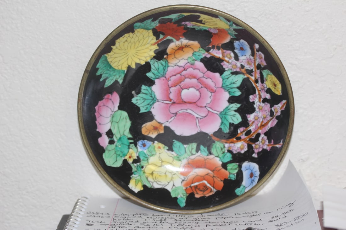 Chinese Famille Noire Bowl: 7" in diameter