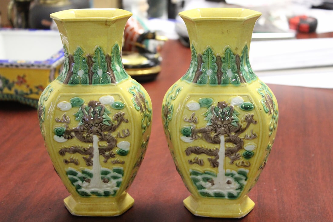 A Pair of Chinese Vases (1 of 11)