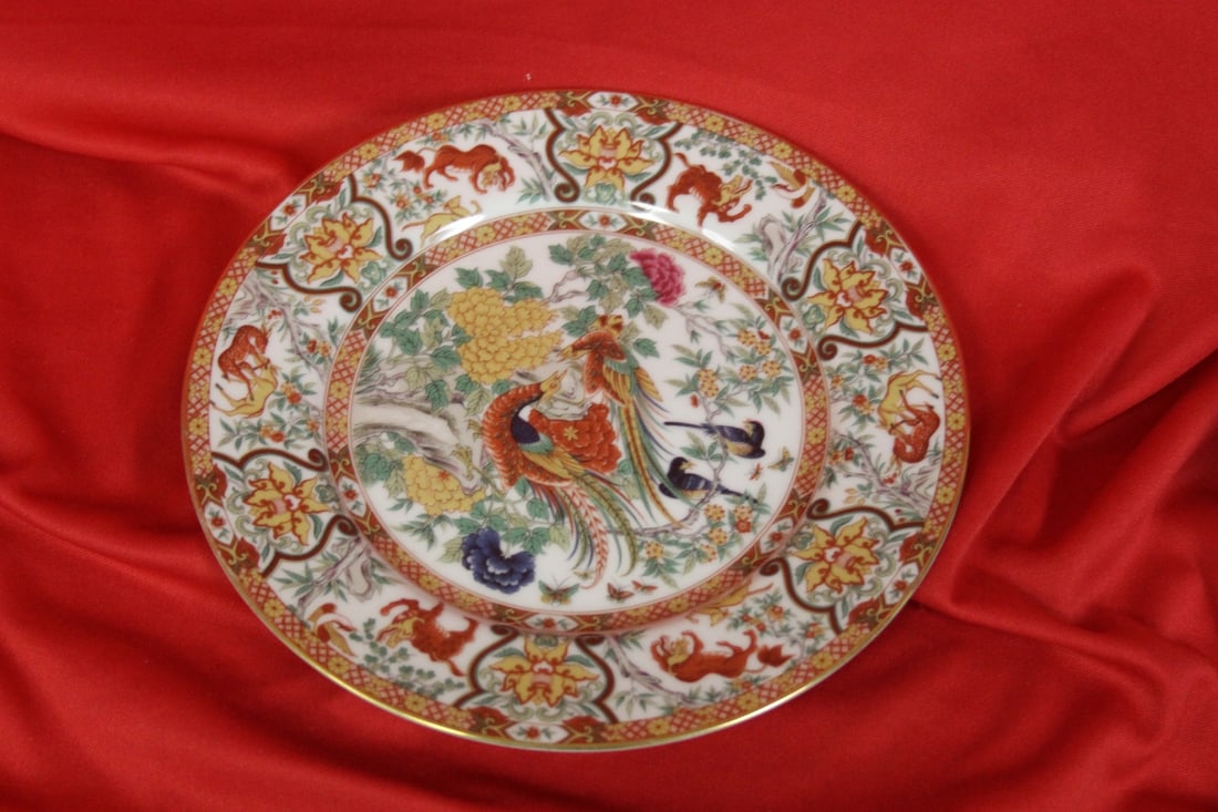 A Japanese Export Plate: Beautifully designed - 7 5/8" in diameter