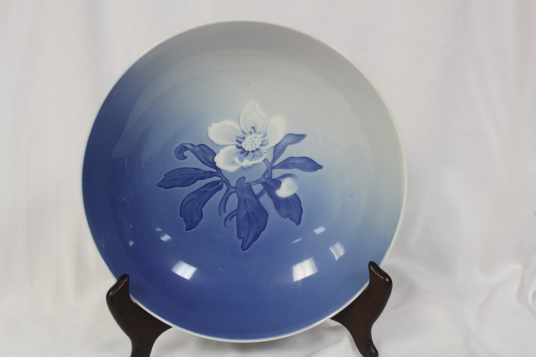 A B+G Bowl: 8 1/4" in diameter
