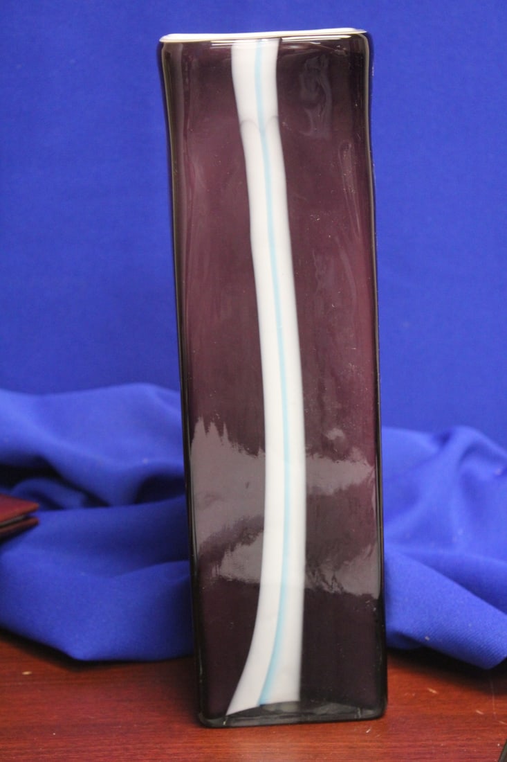An Artglass Rectangular Vase - 2
